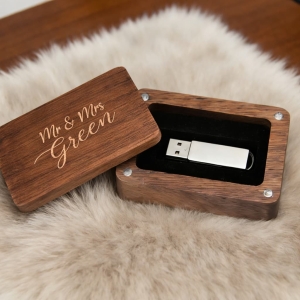 Engraved Walnut Wooden USB Box for Wedding Photographer Packaging